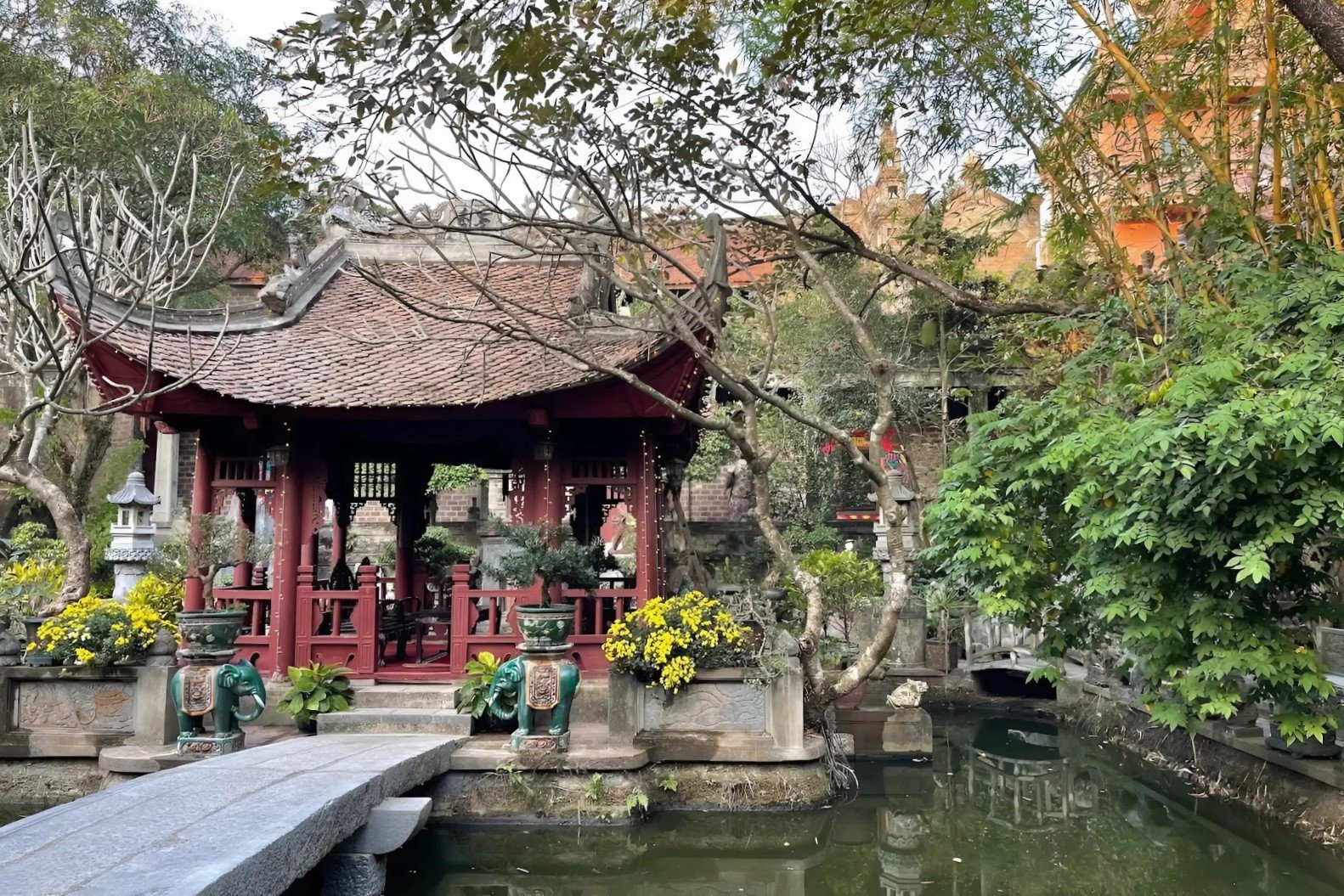 Bicycle Ride Hanoi to Thanh Chuong Viet Palace: A 1-Day Cultural Journey